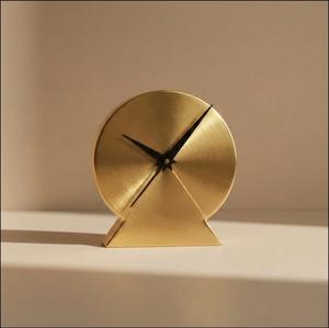 Reloj de Pared Decorativo de Metal Dorado con Números Romanos Vintage de Lujo para Decoración del Hogar - Product Image 2