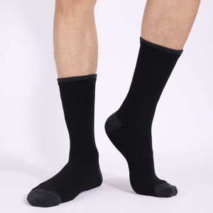 Chaussettes de sport pour hommes de qualité supérieure avec grip, pour l'exercice et la course à pied, chaussettes de sport pour hommes en vente, logo personnalisé OEM, fabriqué au Pakistan - Product Image 4