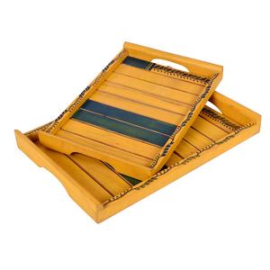 Plateaux de service en bois de manguier jaunes et verts de qualité standard, efficaces et adaptés à la cuisine et à la salle à manger, disponibles à la vente - Product Image 1