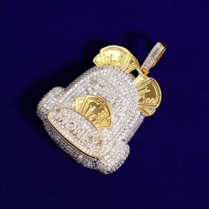Pendentif Sac d'Argent Cartoon en Argent 925 Plaqué Or 18K Moissanite Certifié Sertissage Griffe Luxe Hip Hop Bijoux de Mode pour Fête - Product Image 1