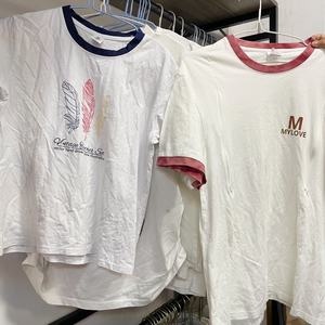 T-shirts blancs imprimés de dessins animés mignons en gros |   Col rond avec bordure contrastée |    Vêtements d'occasion comme neufs en vrac - Product Image 4