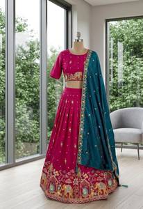 Ensemble prêt-à-porter en soie Lehenga, entièrement brodé avec des motifs complexes d'éléphants et de paons en fil doré, par un créateur. - Product Image 6