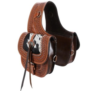 Bolsa de sillín de cuero para caballo estilo western, doble bolsillo, resistente, con herrajes de latón y cierre de correa con hebilla, para equitación de sendero y accesorios de caballo - Product Image 1