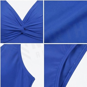 Ensemble de yoga 2 pièces imprimé papillon bleu avec finition dorée, body à col en V profond et jupe portefeuille longueur genou - Product Image 4