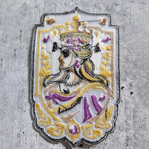 Écussons brodés personnalisés de haute qualité Sovereign Queen, thermocollants, avec broderie sur mesure - Product Image 4
