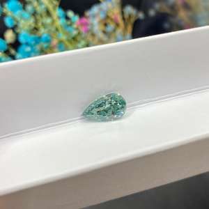 Diamante de laboratorio con corte esmeralda, verde intenso y radiante, con claridad VVS VS, certificado, gema premium para uso en joyería fina. - Product Image 2