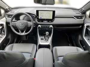 Toyota RAV4 Hybride SUV, intérieur en cuir bicolore, hayon électrique, voiture familiale économique en carburant - Product Image 2