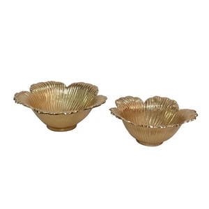 Ensemble de 2 plats de service en forme de feuille métallique dorée, décoratifs et texturés, pour fruits et collations, centre de table - Product Image 3