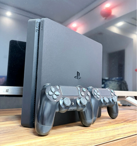 Consola <span class=keywords><strong>PS4</strong></span> <span class=keywords><strong>Slim</strong></span> 95% Nueva al por Mayor, <span class=keywords><strong>500GB</strong></span>/1TB, Juegos Clásicos Retro Precargados, Control Inalámbrico Multi-Plug - Product Image 3