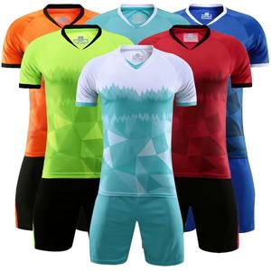 Kit de uniforme personalizado por sublimación al por mayor, uniformes de fútbol, Camiseta y pantalón de fútbol reversible, uniforme para deportes al aire libre - Product Image 6