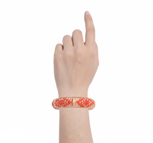 กำไลข้อมือหวายสานรูปทรงข้าวหลามตัด ทำด้วยมือ สีส้มเปลวไฟ  ทำจากเส้นใยธรรมชาติ  งานฝีมือสไตล์โบโฮ - Product Image 6