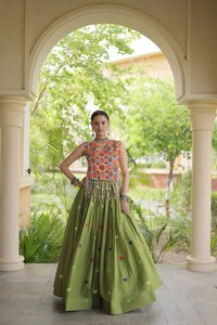 Lehenga Choli violet avec broderie en forme de cœur et travail de miroir pour femmes, tenue traditionnelle indienne pour mariage, robe en coton longue jusqu'au sol - Product Image 4