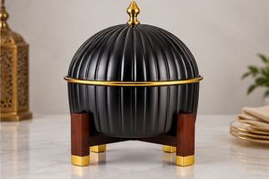 Calentador de Alimentos Redondo Negro con Tapa y Base de Madera - Product Image 1