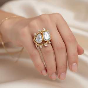 Anillo Cruzado de Dos Vías con Moissanita de 2.00CT, Corte Pera y Esmeralda, Plata 925 Original con Baño de Oro, Joyería de Estilo Único y Fino - Product Image 1