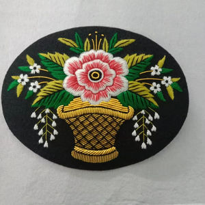 Parche Floral Bordado Decorativo - Product Image 1