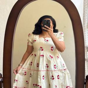 Vestido de Algodón Chanderi VASTRA COTTAGE con Bordado de Cerezas, Mangas Cortas, Cómodo, Festivo, Informal, Ideal para Lactancia - Product Image 3