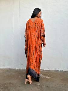 Caftán Tie Dye Naranja y Negro, Vestido Cómodo para Playa, Resort o Salón - Product Image 4