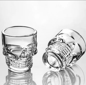 Verre à shot en verre transparent en forme de crâne, réutilisable, pour spiritueux, pour bar et fêtes, 50ml 60ml 70ml - Product Image 1