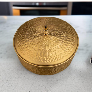 Masala Dabba de Latón Indio con 7 Frascos, Organizador de Especias Hecho a Mano, Contenedor de Condimentos para Cocina, Especiero Tradicional de Latón - Product Image 5