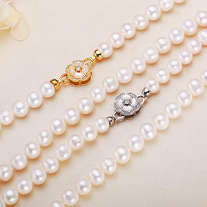 Collier haut de gamme pour femme Zhuji, léger, luxueux, avec pendentif en perle d'eau douce et chaîne de clavicule à pompon papillon, vente en gros - Product Image 4