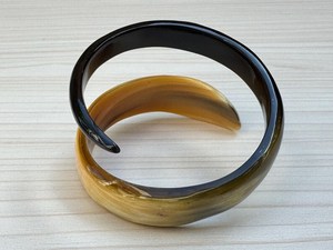 กำไลข้อมือทำมือจากเขาสัตว์ธรรมชาติ รูปทรงธรรมชาติ ขัดเงา ดีไซน์ทันสมัย เหมาะสำหรับตกแต่งงานแต่งงาน ของขวัญ ของตกแต่งบ้าน และเครื่องประดับ - Product Image 2