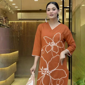 Conjunto de traje indio étnico de rayón con bordados finos, traje de tres piezas para mujer, para todas las temporadas, venta al por mayor. - Product Image 1