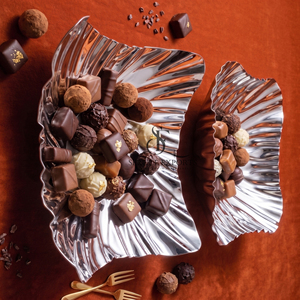 Bols à chocolat de luxe en acier inoxydable cannelé, design ondulé élégant, finition chromée, forme carrée, pour service gastronomique et événements - Product Image 6