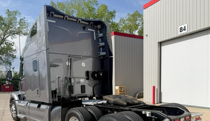 Camión Semi Peterbilt 387 Sleeper 2023 en Perfectas Condiciones - Camión con Techo Elevado y Transmisión Manual de 18 Velocidades en Venta - Product Image 6