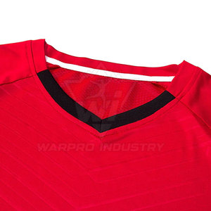 Uniforme de fútbol duradero con costuras reforzadas diseñado para máxima comodidad y uso prolongado en el campo - Product Image 2