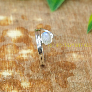 แหวนเงินแท้ 925 ประดับมูนสโตนธรรมชาติทรงรี ดีไซน์โบโฮ สำหรับผู้หญิง - Product Image 5