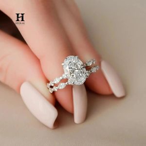 Anillo de compromiso de lujo con diamante cultivado en laboratorio de corte ovalado, conjunto de oro blanco de 14K con racimo de marquesa y redondo, apilable para novia - Product Image 3