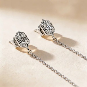 Boucles d'oreilles pendantes en or blanc 9K avec diamants baguette et ronds de 1,25 carat, vente en gros, bijoux fins personnalisés - Product Image 4