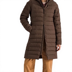 Veste longue d'hiver en polaire avec capuche en fourrure amovible, doublure matelassée avec logo, fermeture éclair, doublure en rayonne, mélange élasthanne/coton - Product Image 4