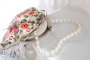 Pochette brodée bleu clair à motif floral avec chaîne de perles et fermoir à pression, sac à bijoux, sac de présentation, sac d'emballage - Product Image 3