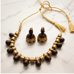 Ensemble de collier religieux traditionnel en bois perlé avec accents plaqués or et boucles d'oreilles assorties - Cadeau - Product Image 3