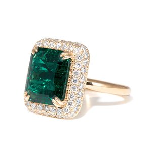 Anillo de Compromiso con Esmeralda Cultivada en Laboratorio de Zambia, Corte Esmeralda de 11*9 mm, Oro Amarillo de 14K, Anillo de Doble Garra con Halo de Diamantes Redondos Cultivados en Laboratorio - Product Image 6