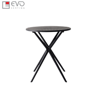 Tables en plastique commerciales pour usage intérieur et extérieur, avec structure pliable et surface facile à nettoyer