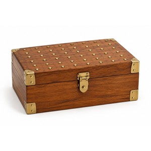 Caja de Almacenamiento Hecha a Mano de Madera de Teca con Tachuelas de Latón, Venta al por Mayor |   Mandoos Omaníes - Product Image 1