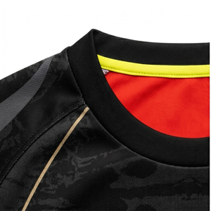 Maillot de football en sublimation noir, or et diamant |   Manches courtes |   Coupe athlétique |   Impression personnalisée complète |   Sapeemo Sports OEM - Product Image 4