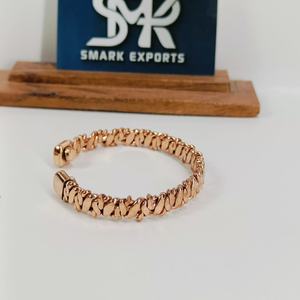 Brazalete Magnético de Cobre Puro Hecho a Mano, con Tapas de Cobre, Acabado Antiguo/Pulido, Ligero y Ajustable, Unisex, Grabado - Product Image 3