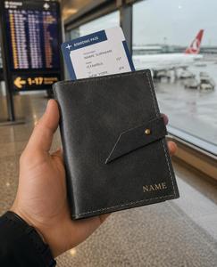 Porta Pasaportes Unisex de Cuero Genuino Ecológico con Diseño Moderno, Cartera de Viaje Personalizada con Bloqueo RFID, Funda Protectora con Bolsillo PTH-0138 - Product Image 1