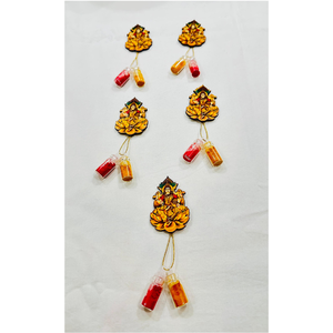 เทพีลาคชมีงานฝีมือประดิษฐ์บนดอกบัว พร้อมขวดบรรจุฮัลดีและคุมคุม สำหรับตกแต่งเทศกาลดีวาลีและเป็นของชำร่วยงานแต่งงาน - Product Image 4