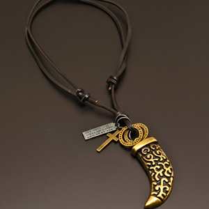 Collier Pendentif Tendance - LEGION FANG en Laiton Doré, Pendentif en Acier Inoxydable Pur de 2 Pouces avec Cordon en Cuir Réglable pour Hommes et Garçons - Product Image 4