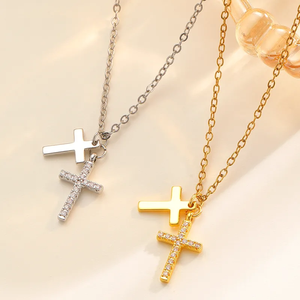 Collier croix pour hommes et femmes en acier inoxydable 304 durable avec une finition dorée élégante - Product Image 4