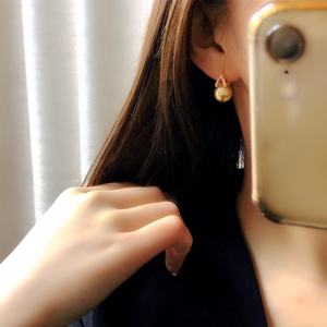 Boucles d'oreilles à clous en perles naturelles de 9-10 mm, design rond presque parfait, polyvalentes et élégantes pour les trajets quotidiens, coffret cadeau parfait - Product Image 4