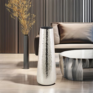 แจกันดอกไม้โลหะที่โดดเด่น ออกแบบมาเพื่อสะท้อนเทรนด์ไลฟ์สไตล์ ให้การเคลื่อนย้ายง่าย และเพิ่มความสง่างามสำหรับการตกแต่งในช่วงเทศกาล - Product Image 5