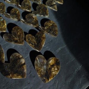 Cœur de Labradorite Premium Sculpté et Poli – Cristal de Guérison en Gros - Product Image 3