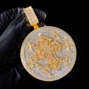 Pendentif disque croix micro-pavé de diamants naturels, plaqué or massif, collier pendentif rond avec croix, bijoux hip-hop - Product Image 1