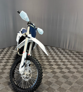 Husqvarna FX 350 : Offres Abordables 2025 |   350cc - Nouvelles motos au design sportif prêtes à être expédiées - Product Image 1