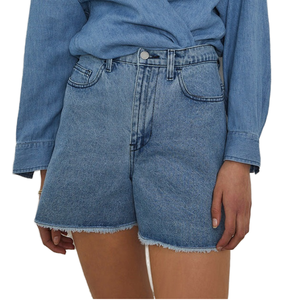 Shorts en jean personnalisés à ourlet déchiré, logo de marque propre, taille haute, coupe droite, technique délavée pour usage quotidien décontracté, été - Product Image 4